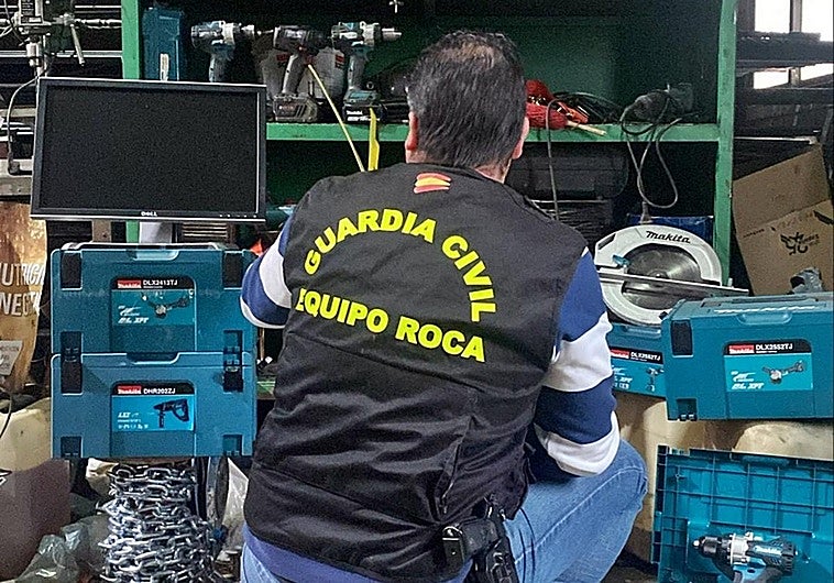 Detenido por robar y provocar daños en catorce inmuebles de sus vecinos